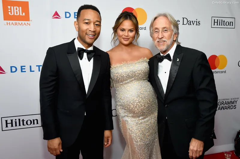 Chrissy Teigen photo 3 of 899