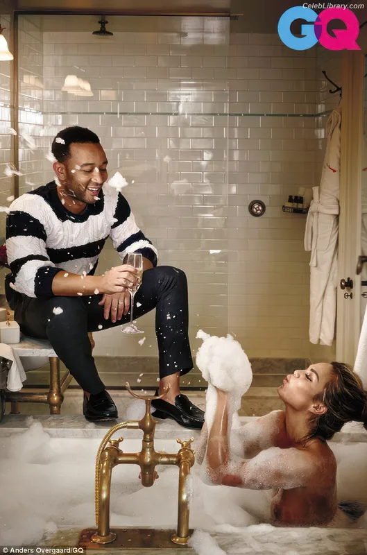 Chrissy Teigen photo 16 of 899