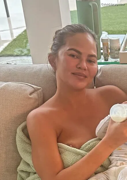 Chrissy Teigen photo 1 of 899