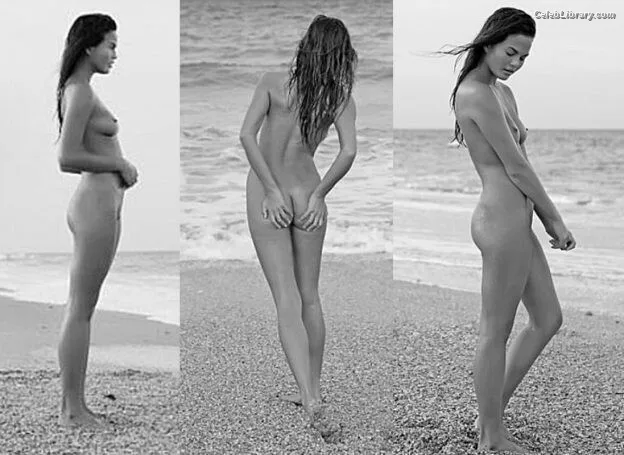 Chrissy Teigen photo 3 of 899