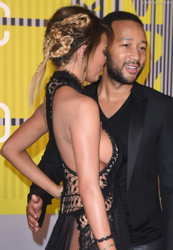 Chrissy Teigen photo 18 of 899