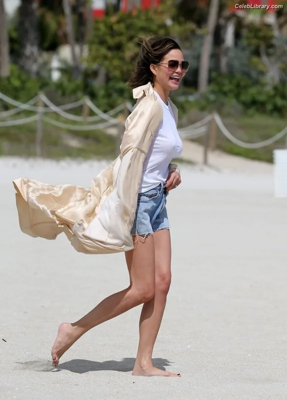 Chrissy Teigen photo 24 of 899
