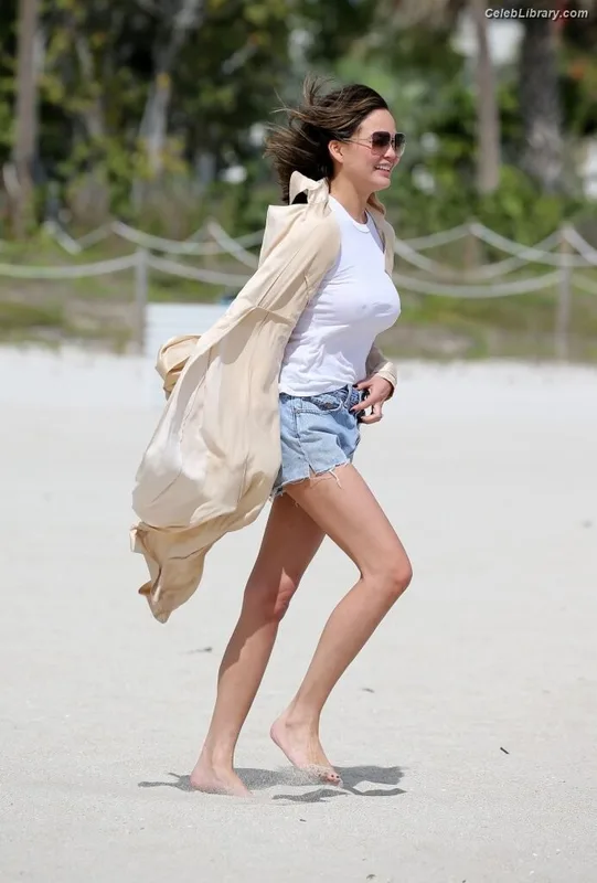 Chrissy Teigen photo 12 of 899