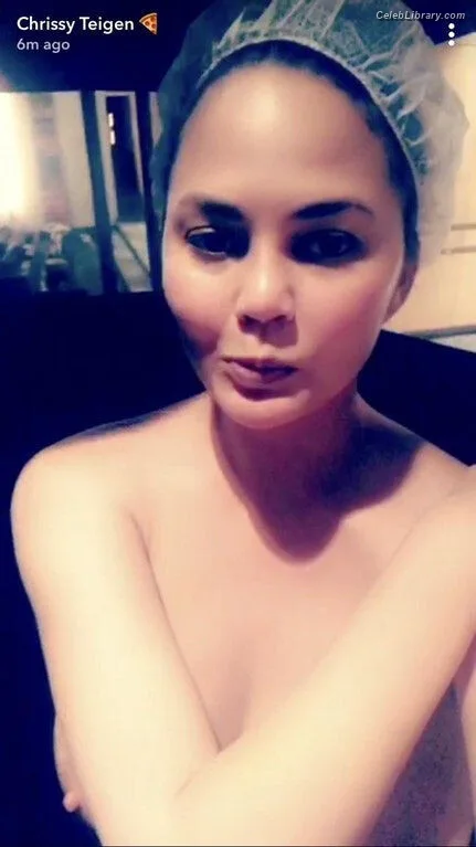 Chrissy Teigen photo 21 of 899