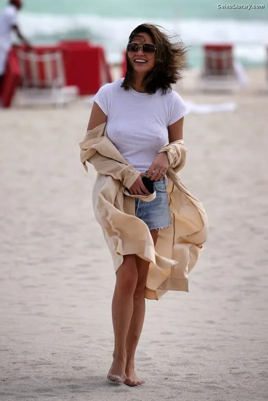 Chrissy Teigen photo 24 of 899