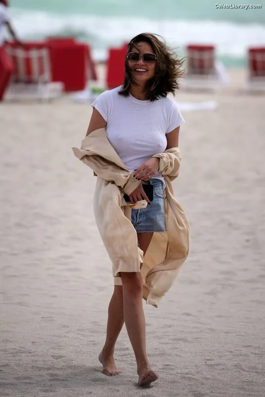Chrissy Teigen photo 1 of 899