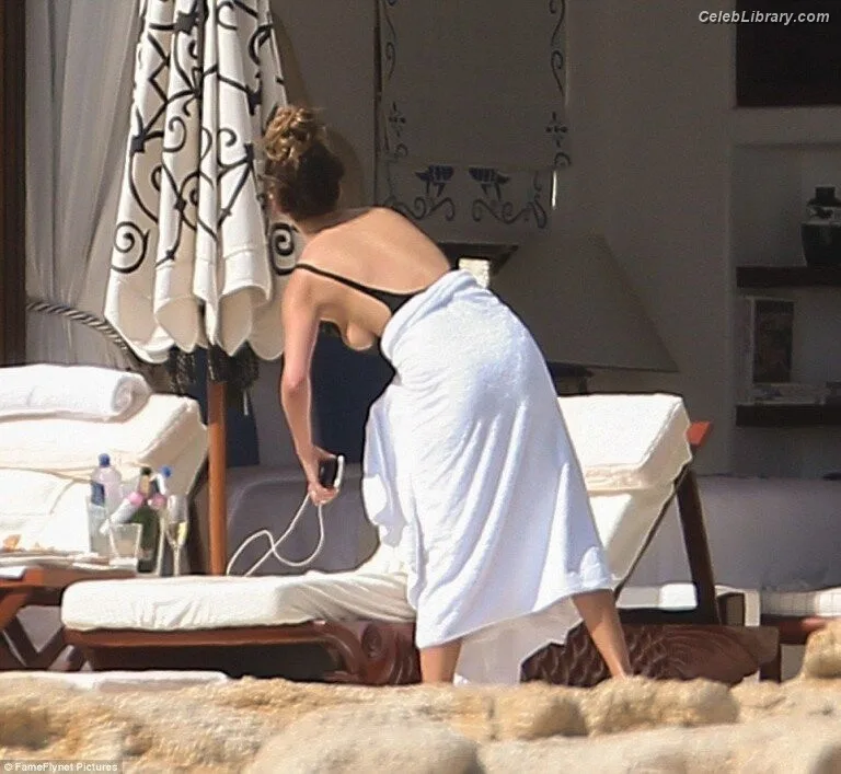 Chrissy Teigen photo 9 of 899