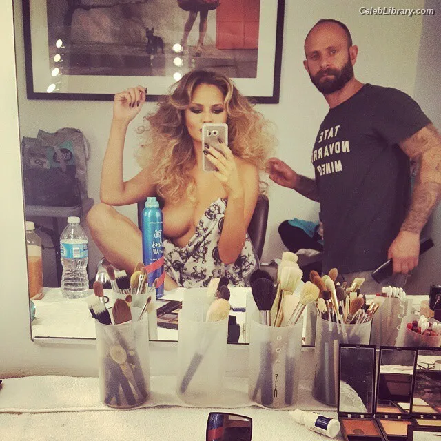 Chrissy Teigen photo 19 of 899