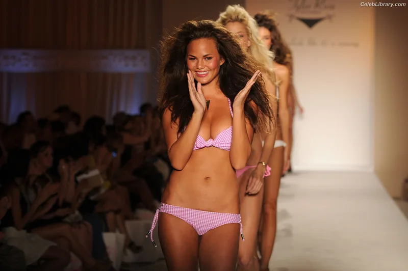 Chrissy Teigen photo 15 of 899