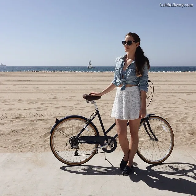 Christa Allen photo 4 of 666