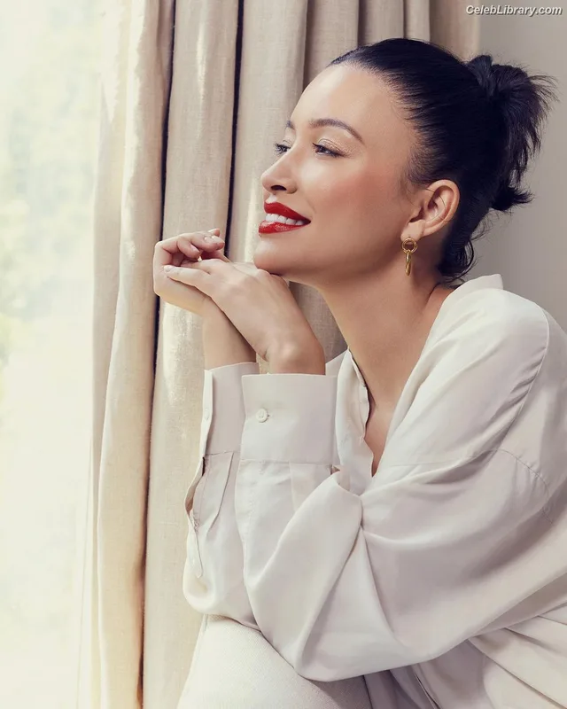 Christian Serratos photo 1 of 303
