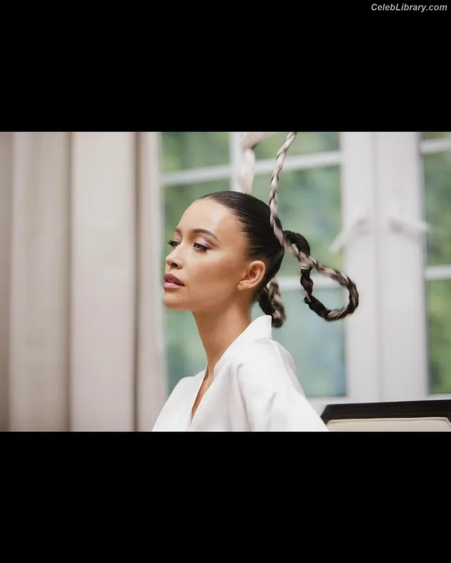 Christian Serratos photo 2 of 303