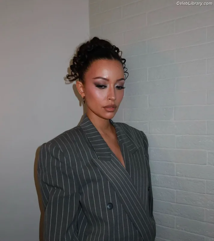 Christian Serratos photo 3 of 303