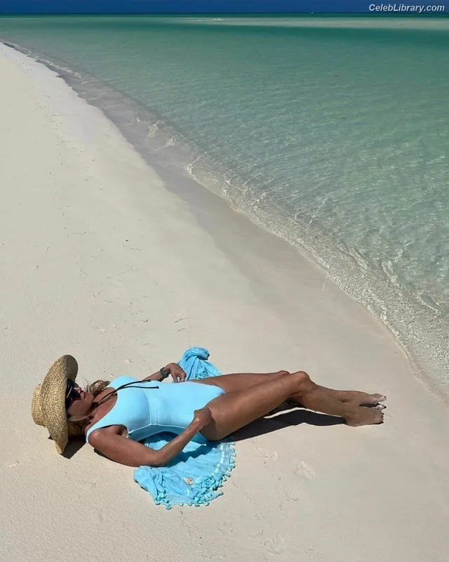Christie Brinkley photo 15 of 98