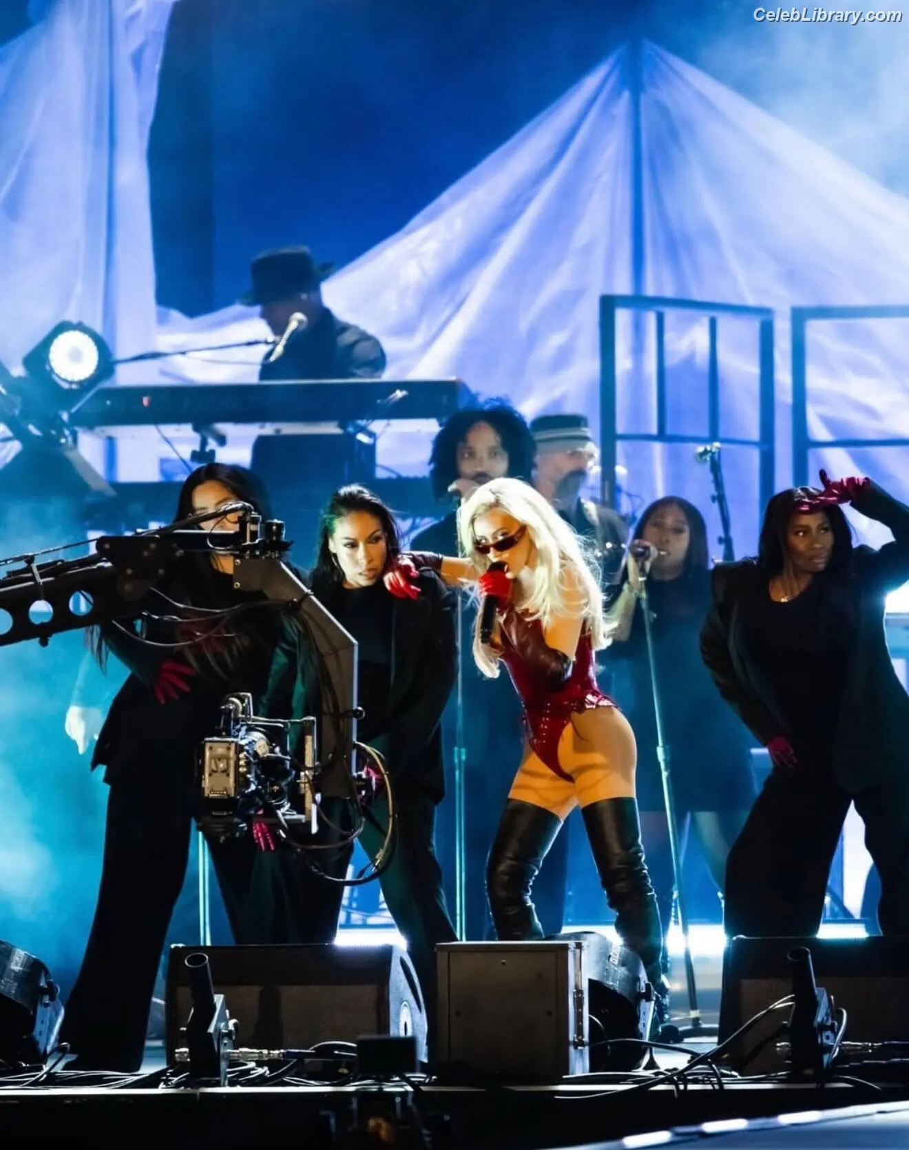 Christina Aguilera photo 7 of 634
