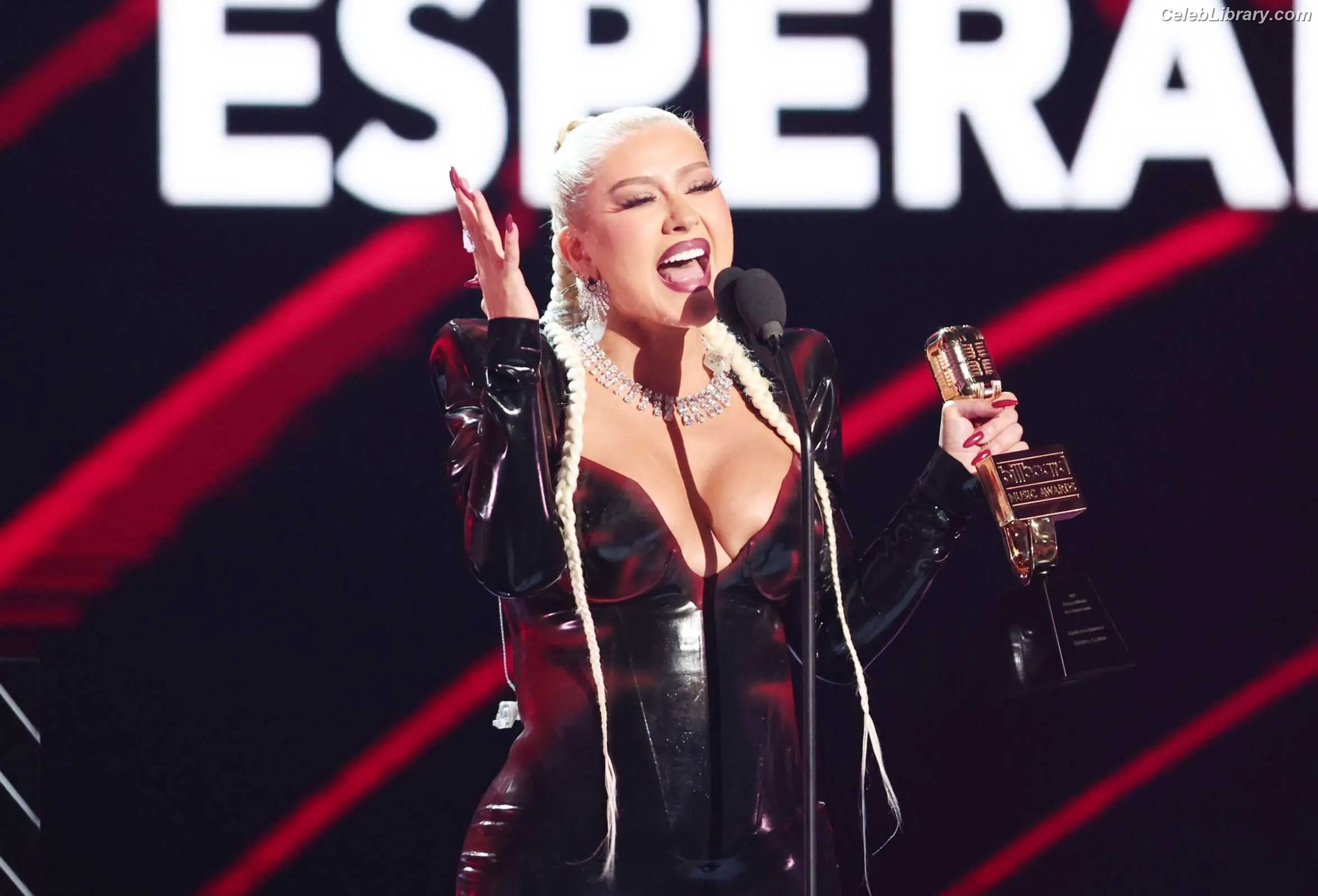 Christina Aguilera photo 7 of 634