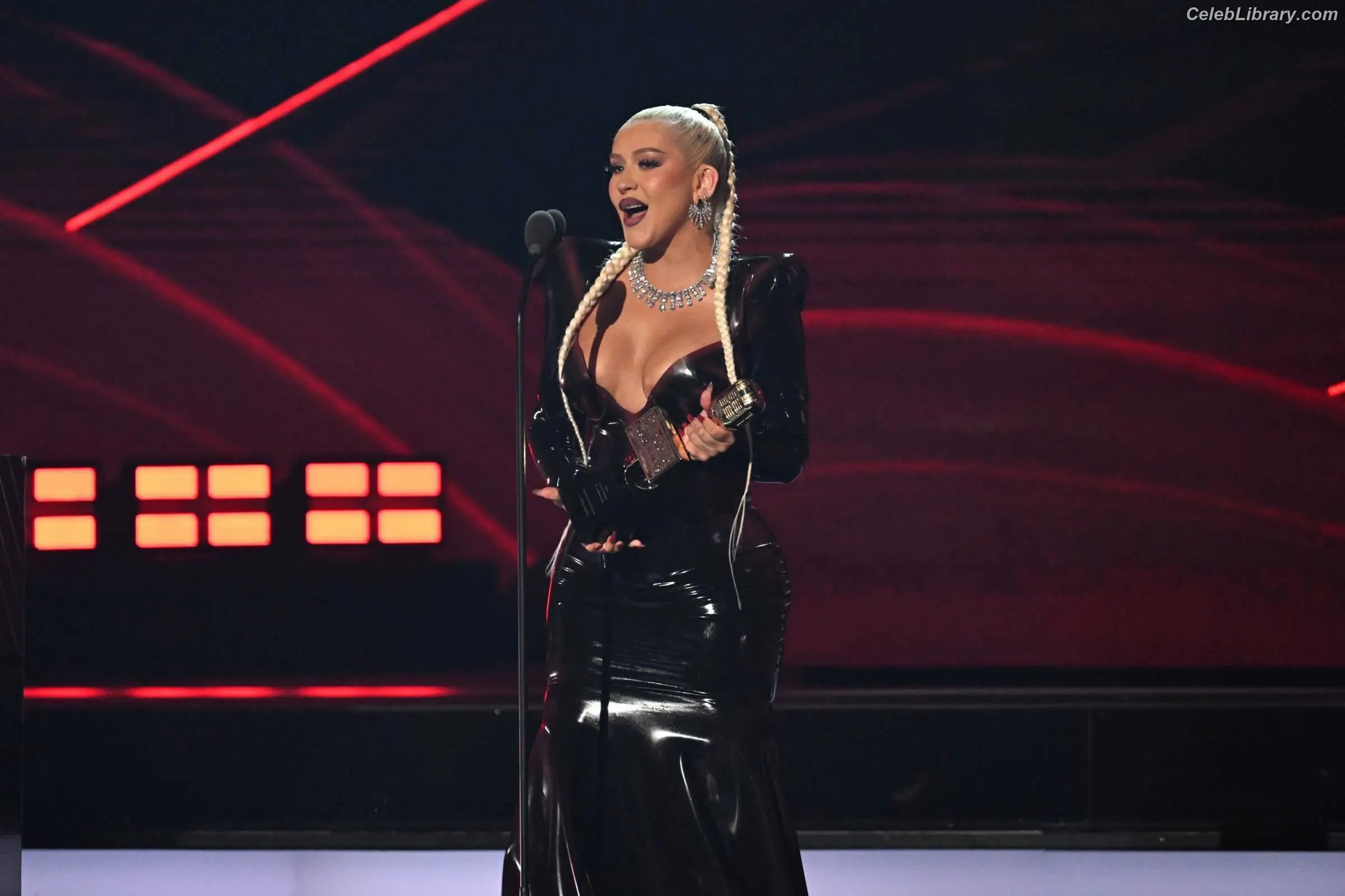 Christina Aguilera photo 13 of 634