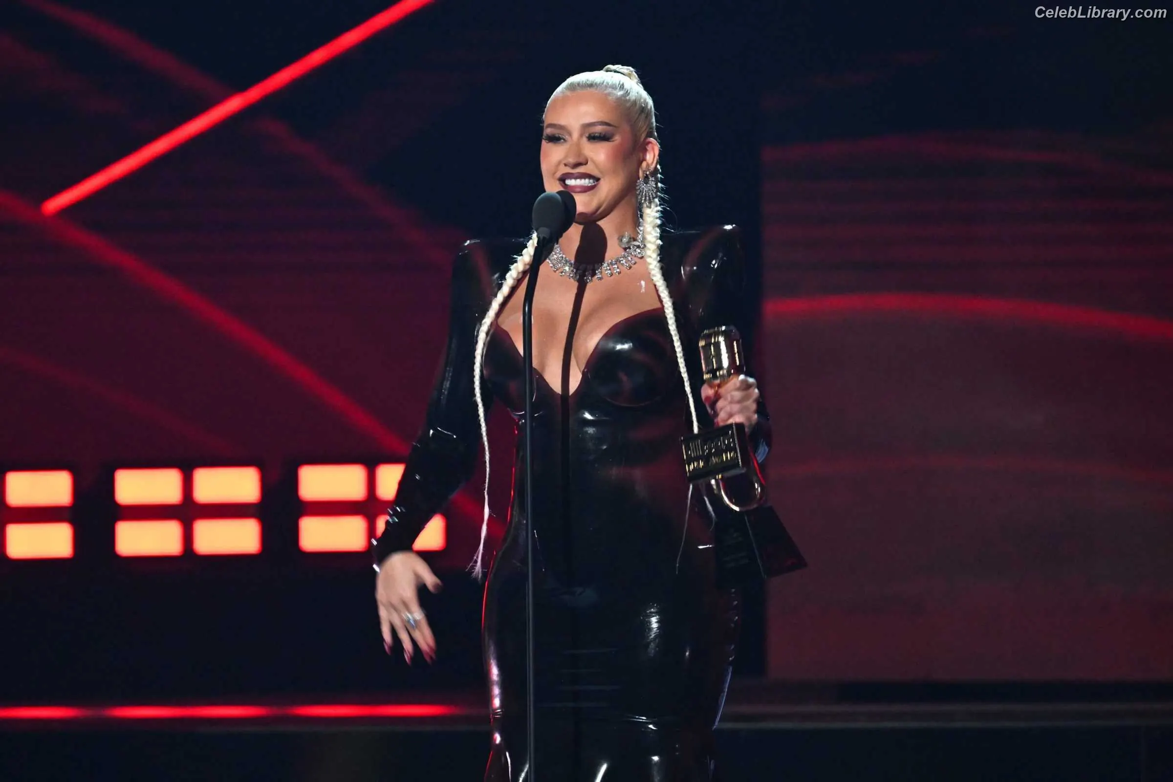 Christina Aguilera photo 16 of 634