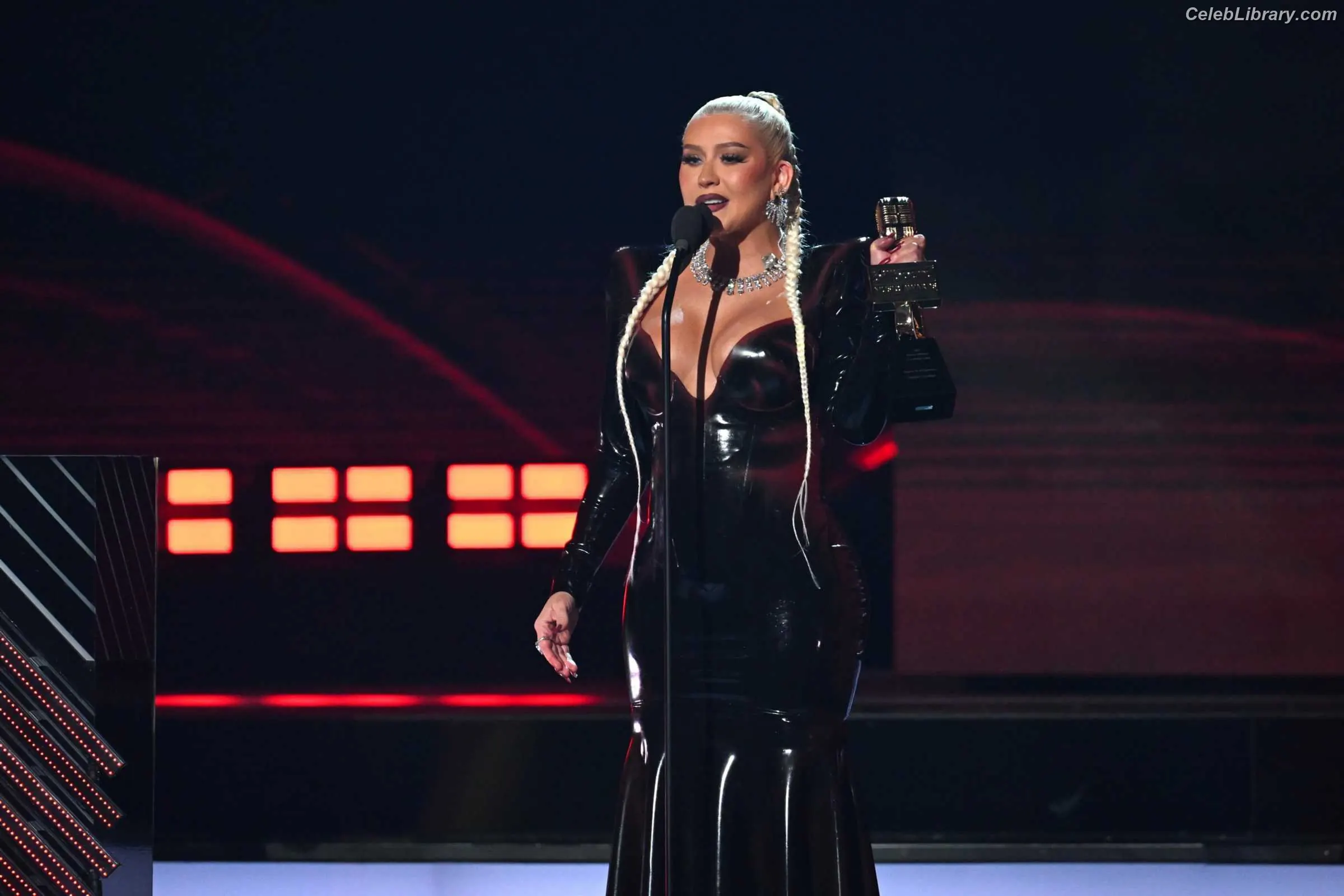 Christina Aguilera photo 18 of 634