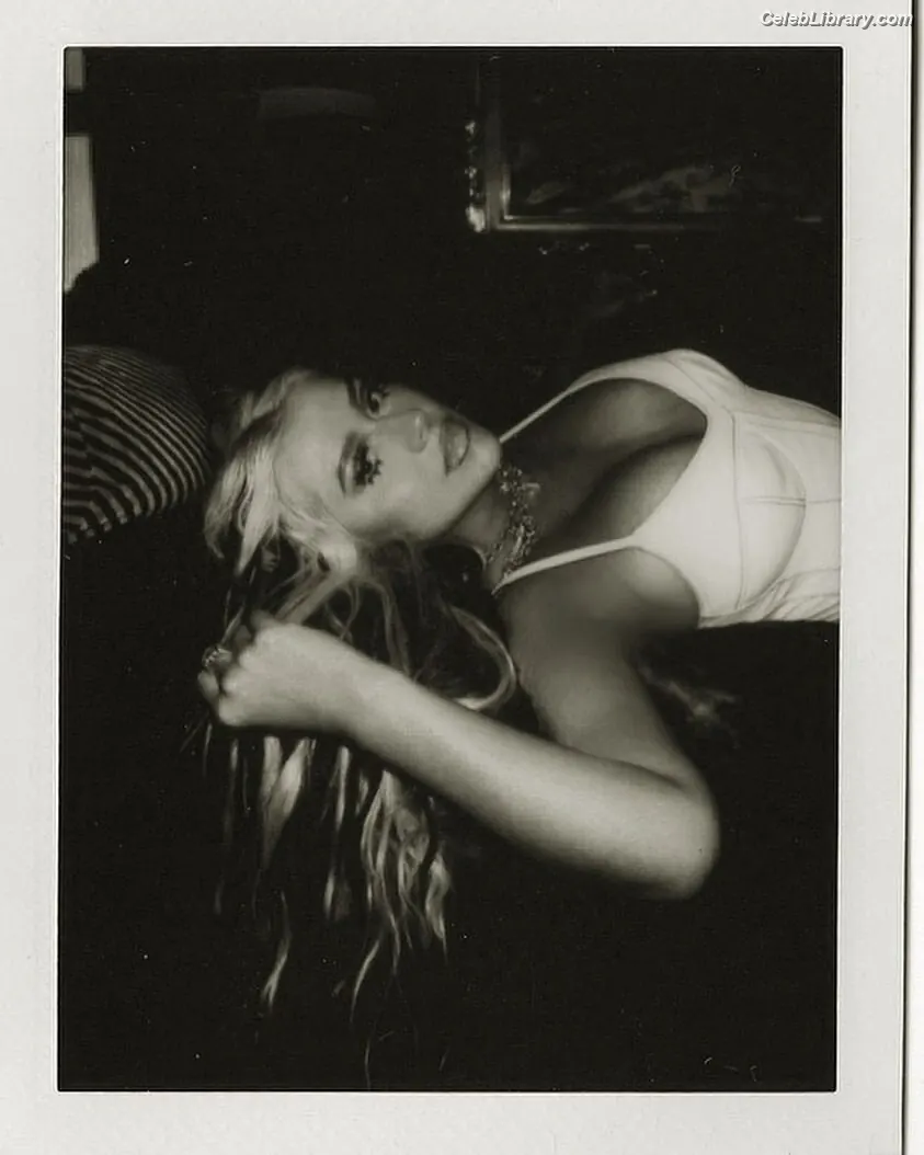 Christina Aguilera photo 18 of 634