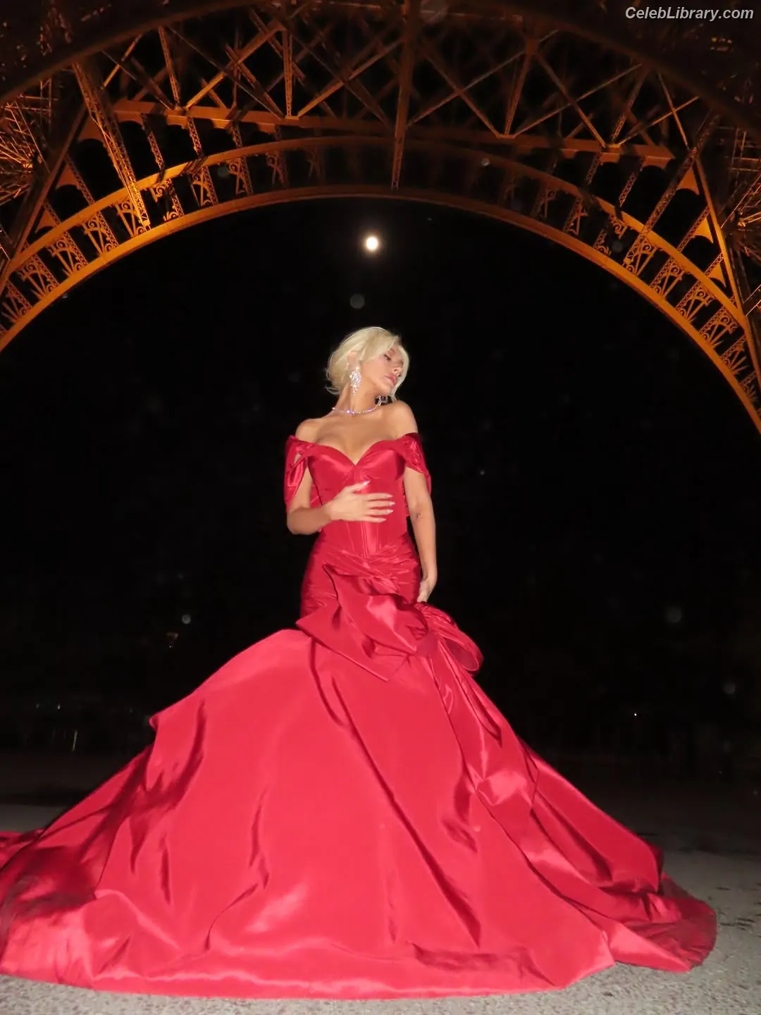 Christina Aguilera photo 2 of 634