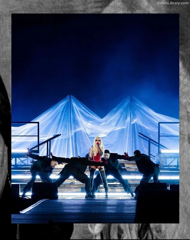 Christina Aguilera photo 2 of 635