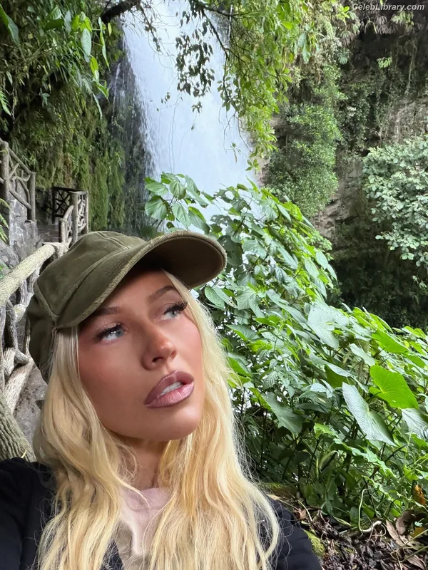 Christina Aguilera photo 4 of 635