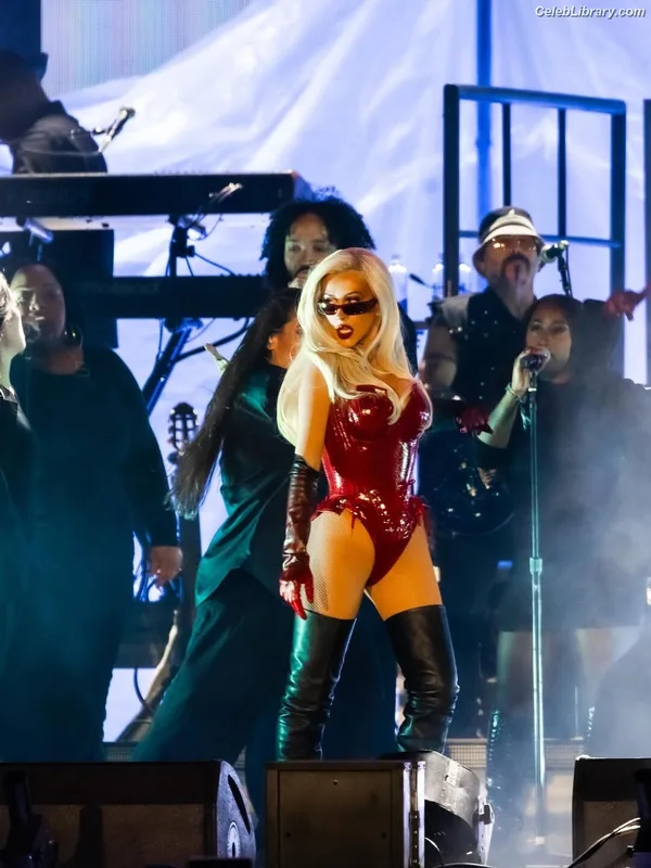 Christina Aguilera photo 6 of 635