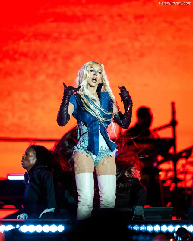 Christina Aguilera photo 8 of 635