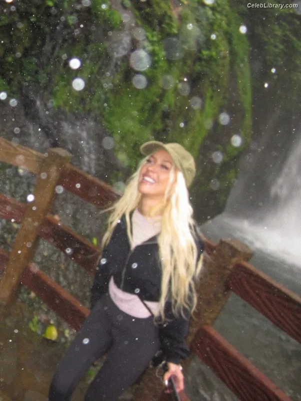 Christina Aguilera photo 9 of 635