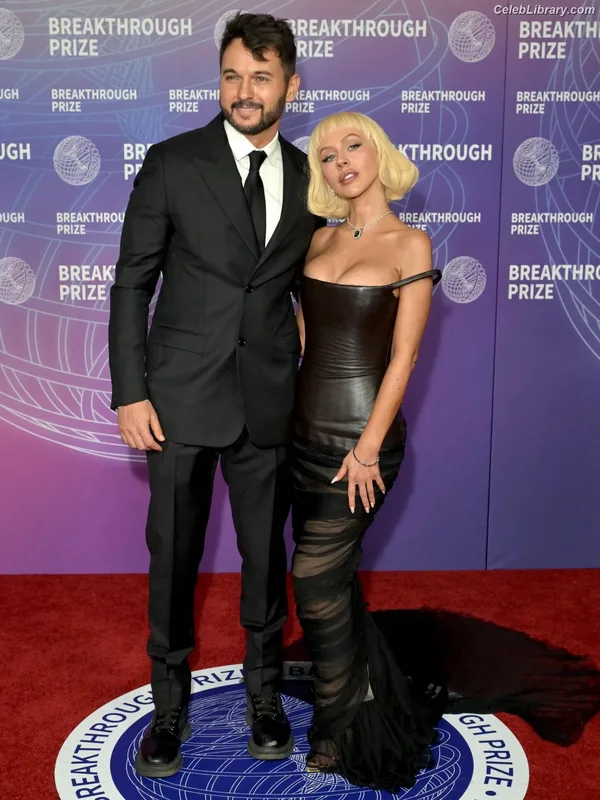 Christina Aguilera photo 19 of 635