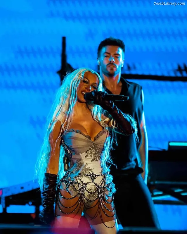 Christina Aguilera photo 2 of 635