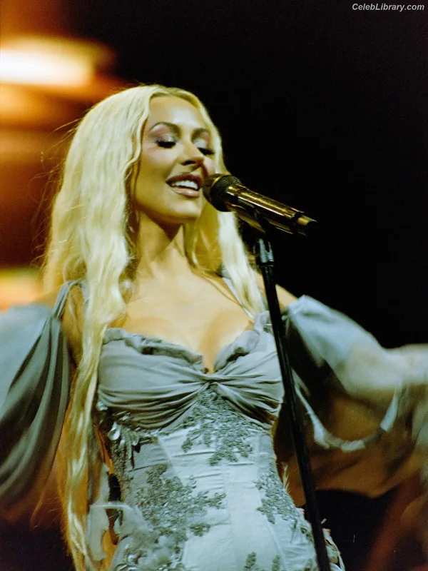 Christina Aguilera photo 11 of 635