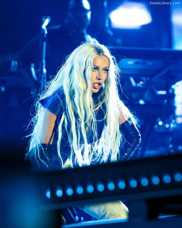Christina Aguilera photo 15 of 635