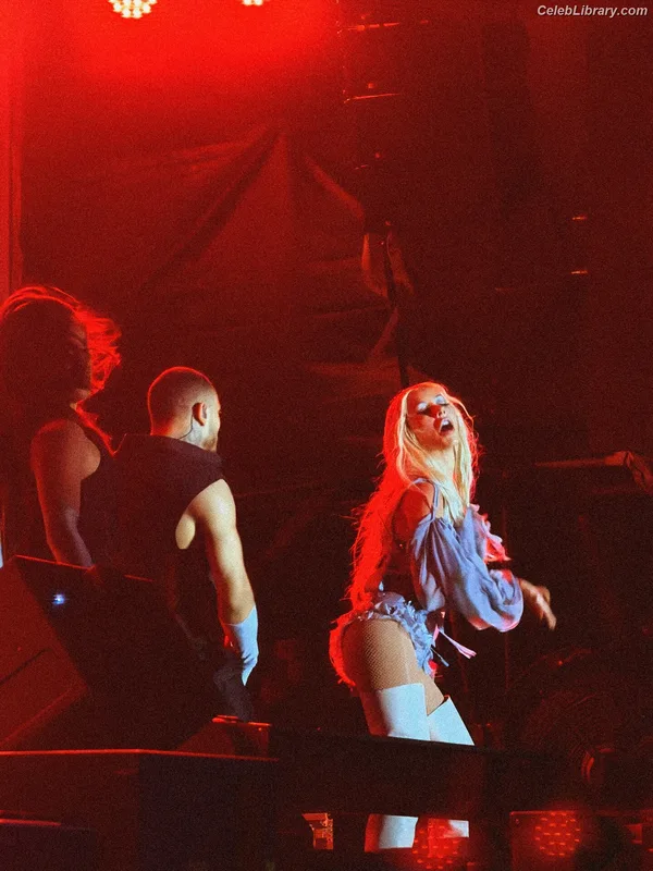 Christina Aguilera photo 24 of 635