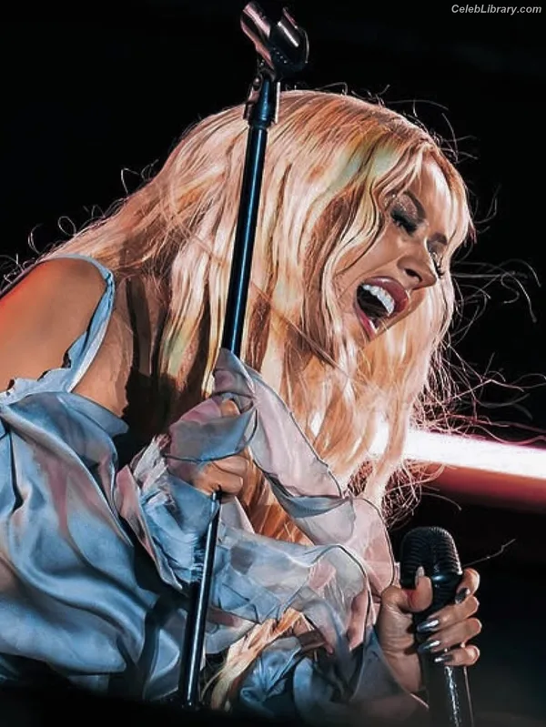 Christina Aguilera photo 2 of 635