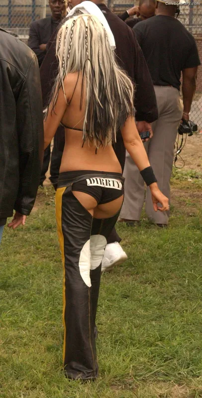 Christina Aguilera photo 21 of 635