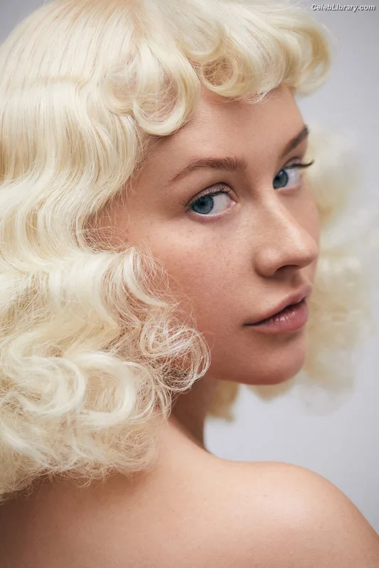 Christina Aguilera photo 22 of 635