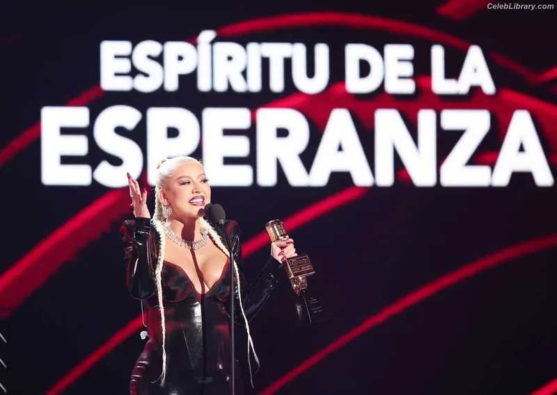 Christina Aguilera photo 7 of 635