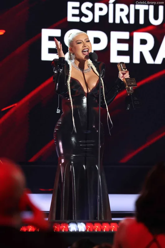Christina Aguilera photo 9 of 635