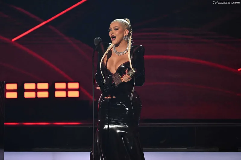Christina Aguilera photo 11 of 635