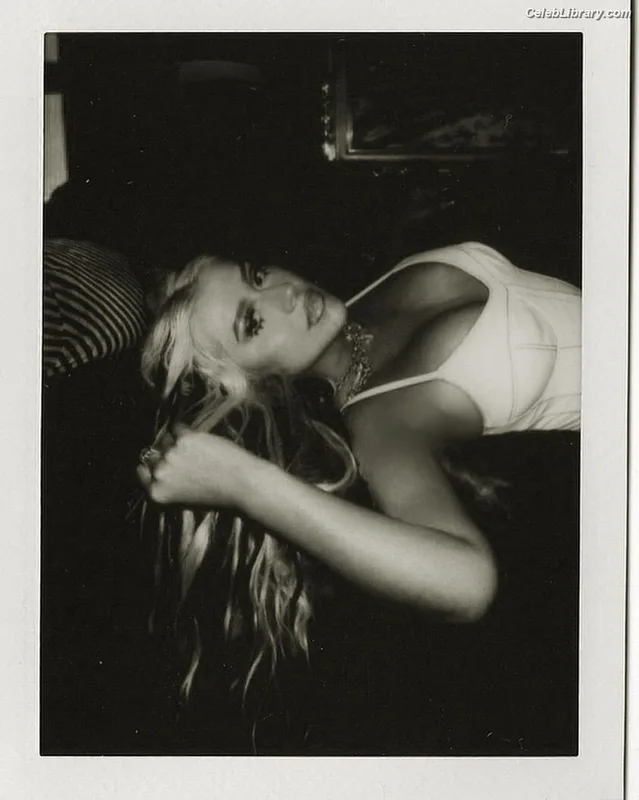 Christina Aguilera photo 17 of 635