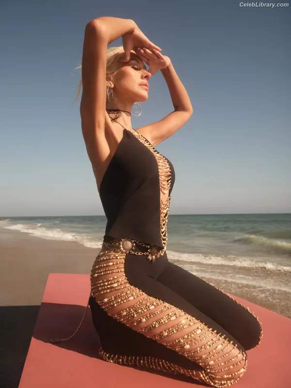 Christina Aguilera photo 18 of 635