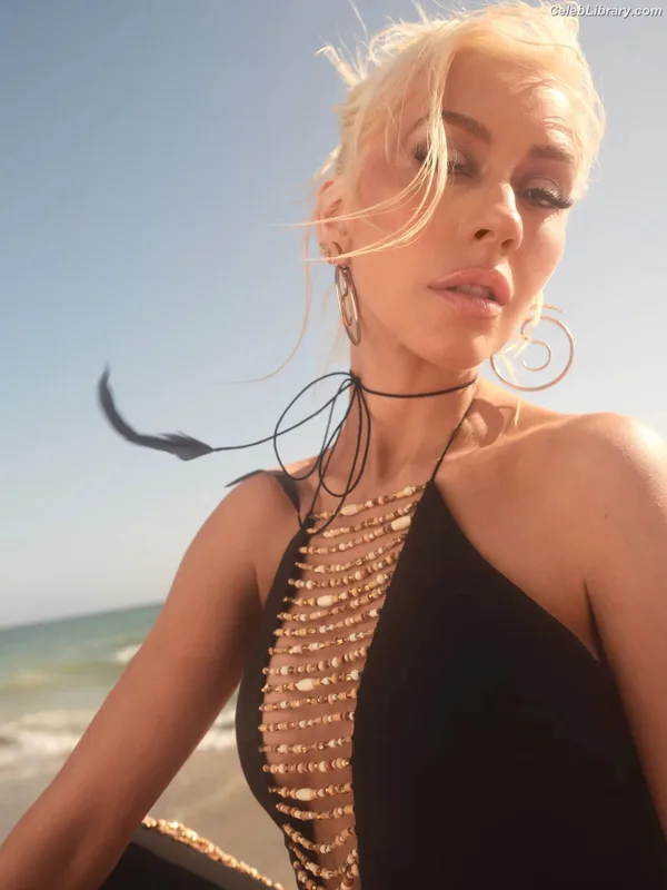 Christina Aguilera photo 19 of 635