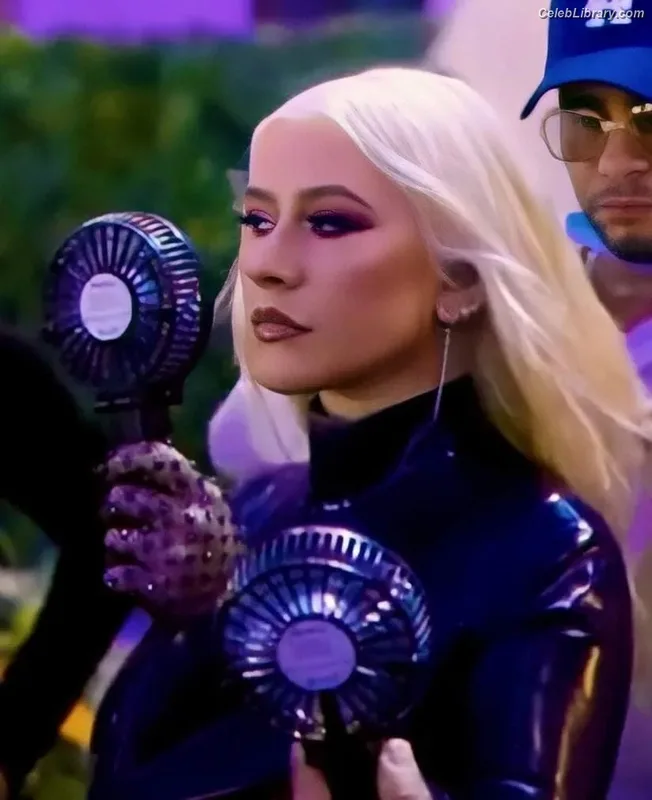 Christina Aguilera photo 11 of 635