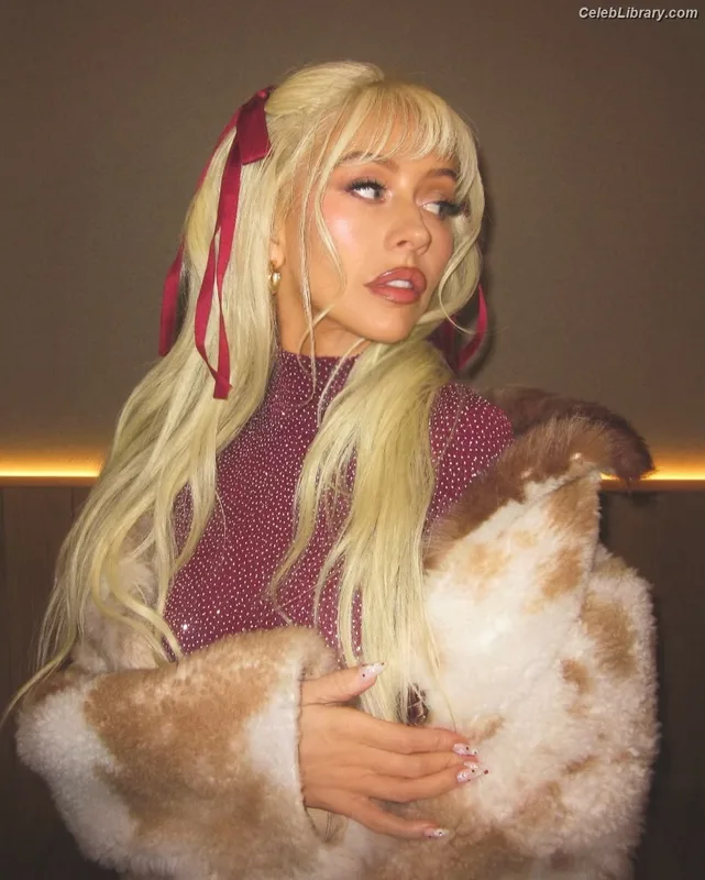 Christina Aguilera photo 20 of 635