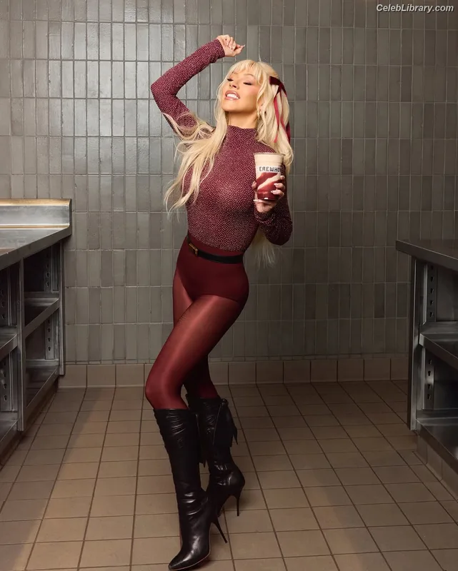Christina Aguilera photo 22 of 635