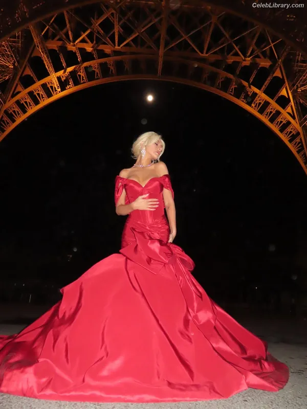 Christina Aguilera photo 2 of 635