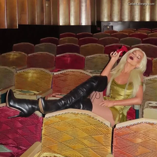 Christina Aguilera photo 18 of 635