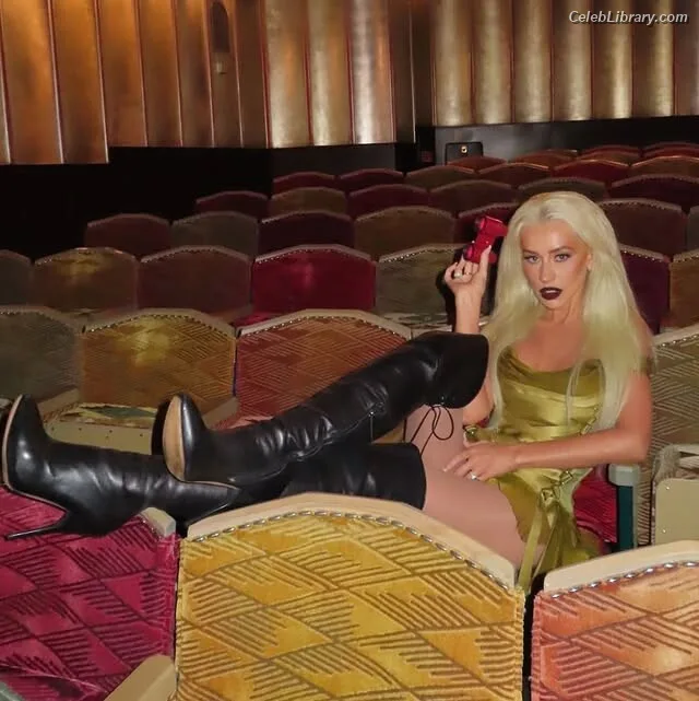 Christina Aguilera photo 19 of 635